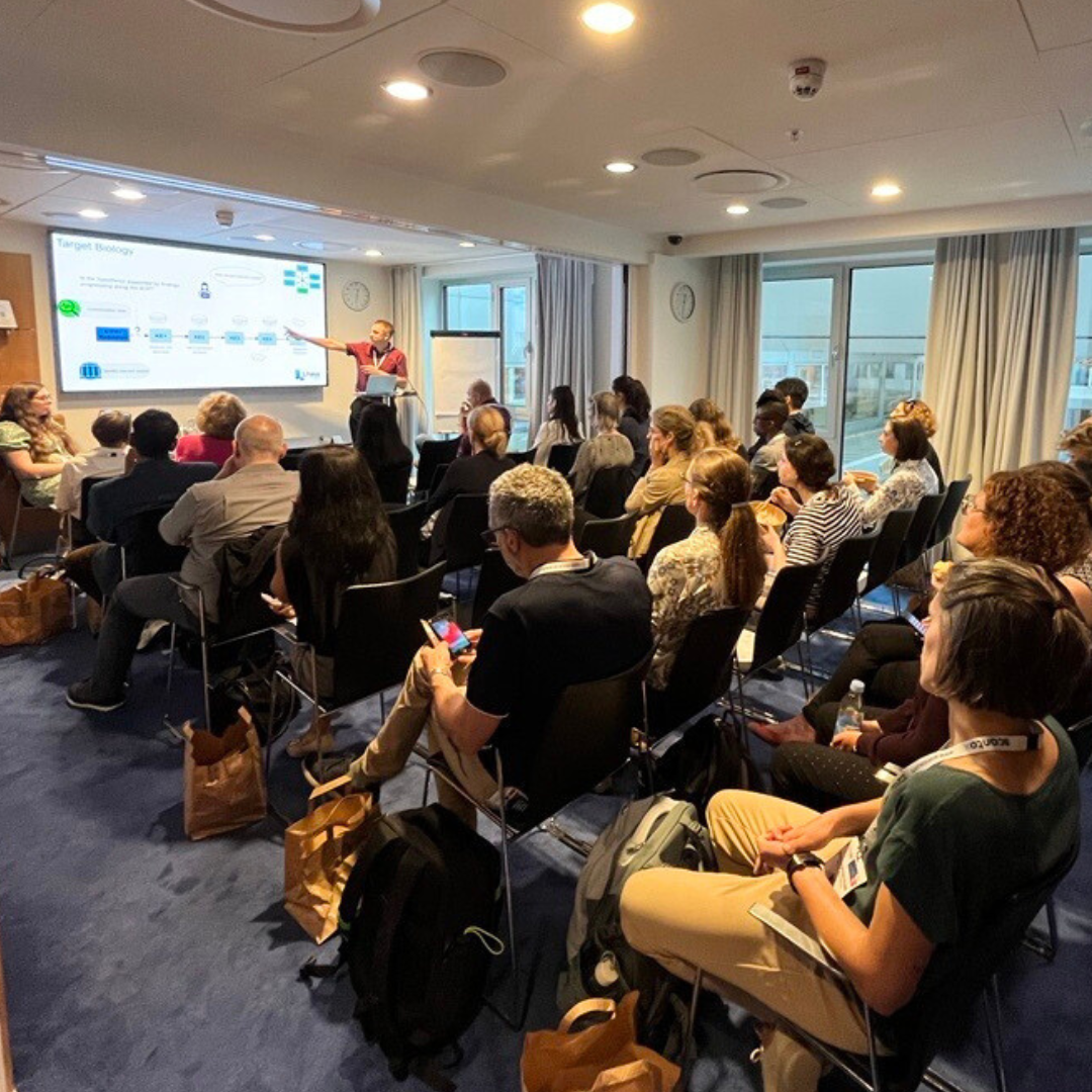 Full room at Lhasa vendor hosted session during Eurotox